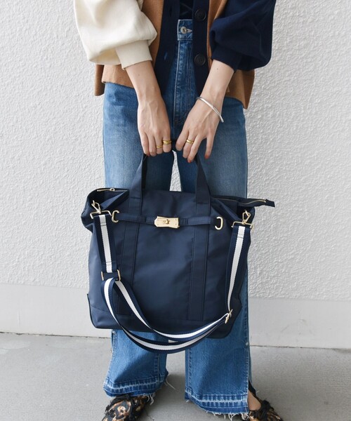 SHIPS(シップス)の「【WEB限定】5ポケット付 A4 ライン テープ バッグ(トートバッグ・レディース・ブラック/ネイビー/チャコールグレー・ONE SIZE)」の3枚目の写真