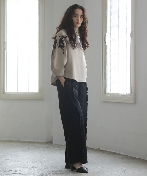 ESCAR（エスカー）の「■ESCAR　リボンコード刺繍プルオーバー（Tシャツ/カットソー・レディース・チャコールグレー/ベージュ・FREE）」の9枚目の写真