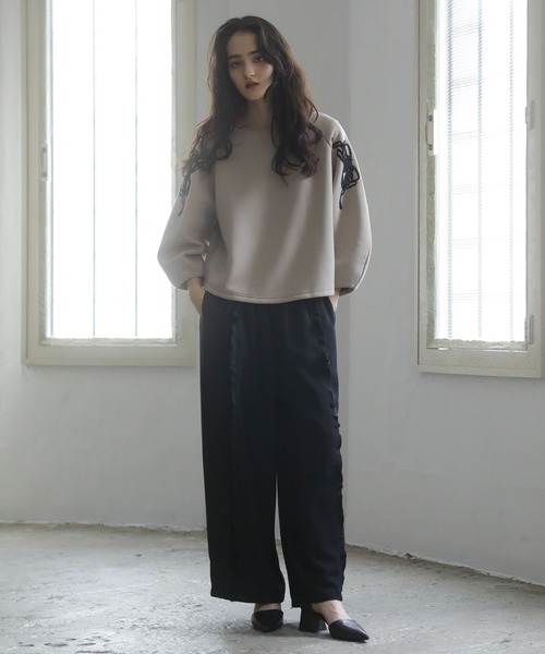 ESCAR（エスカー）の「■ESCAR　リボンコード刺繍プルオーバー（Tシャツ/カットソー・レディース・チャコールグレー/ベージュ・FREE）」の10枚目の写真