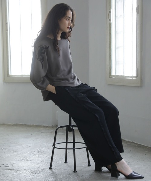 ESCAR（エスカー）の「■ESCAR　リボンコード刺繍プルオーバー（Tシャツ/カットソー・レディース・チャコールグレー/ベージュ・FREE）」の6枚目の写真