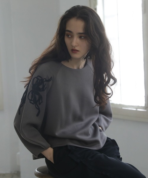 ESCAR（エスカー）の「■ESCAR　リボンコード刺繍プルオーバー（Tシャツ/カットソー・レディース・チャコールグレー/ベージュ・FREE）」の8枚目の写真