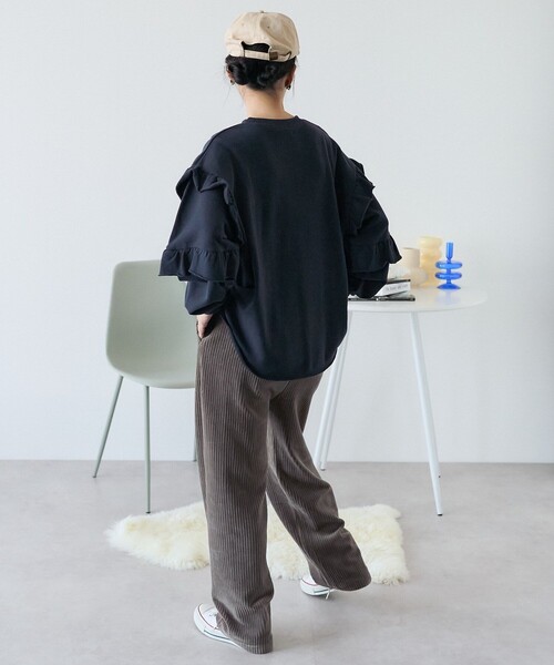 フリル付き黒スウェットジャケット セール】リメイク風 袖フリル ロゴスウェット（スウェット