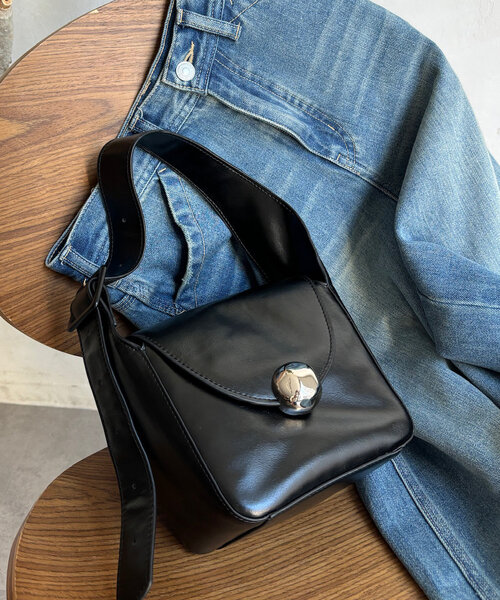 DouDou（ドゥドゥ）の「【WEB限定】ミディアムセミショルダーバッグ（ショルダーバッグ・レディース・ブラック/ブラウン/レッド・FREE）」の4枚目の写真