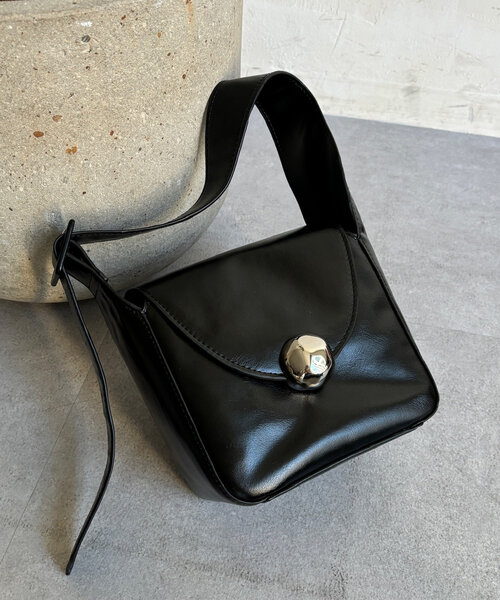 DouDou（ドゥドゥ）の「【WEB限定】ミディアムセミショルダーバッグ（ショルダーバッグ・レディース・ブラック/ブラウン/レッド・FREE）」の7枚目の写真