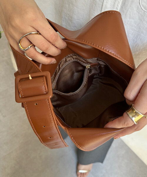 DouDou（ドゥドゥ）の「【WEB限定】ミディアムセミショルダーバッグ（ショルダーバッグ・レディース・ブラック/ブラウン/レッド・FREE）」の17枚目の写真