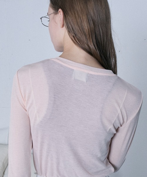 le ELMi（ルエルミ）の「Double snap sheer long henley tee / ダブルスナップ ロングヘンリーシアーリブカットソー（Tシャツ/カットソー・レディース・チャコールグレー/ライトイエロー/ブラック/ピンク・FREE）」の22枚目の写真