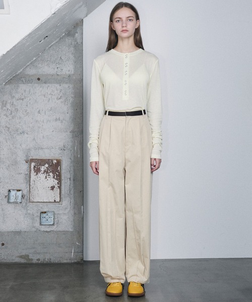 le ELMi（ルエルミ）の「Double snap sheer long henley tee / ダブルスナップ ロングヘンリーシアーリブカットソー（Tシャツ/カットソー・レディース・チャコールグレー/ライトイエロー/ブラック/ピンク・FREE）」の14枚目の写真