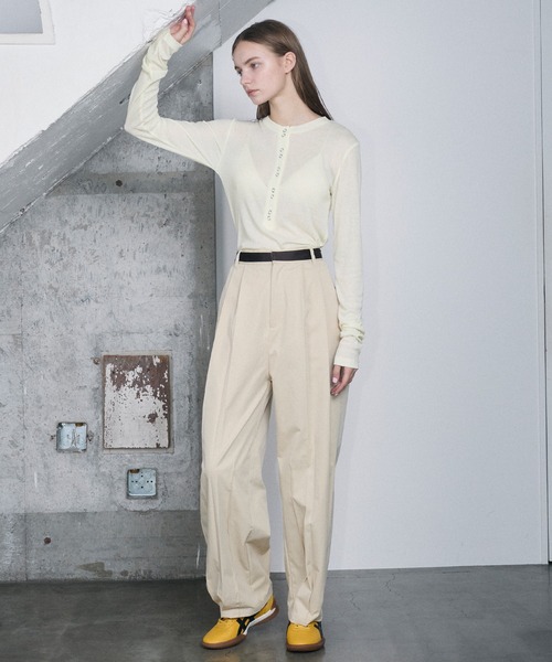 le ELMi（ルエルミ）の「Double snap sheer long henley tee / ダブルスナップ ロングヘンリーシアーリブカットソー（Tシャツ/カットソー・レディース・チャコールグレー/ライトイエロー/ブラック/ピンク・FREE）」の15枚目の写真