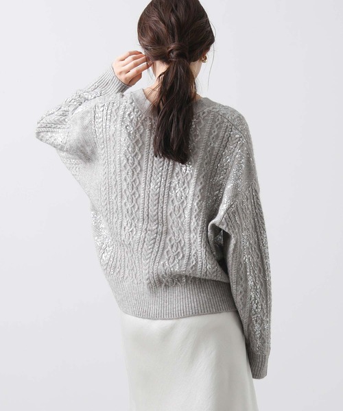 Gready Brilliant（グレディブリリアン）の「箔プリントケーブルVネックカーディガン（カーディガン/ボレロ・レディース・グレイッシュベージュ/アイボリー・FREE）」の10枚目の写真