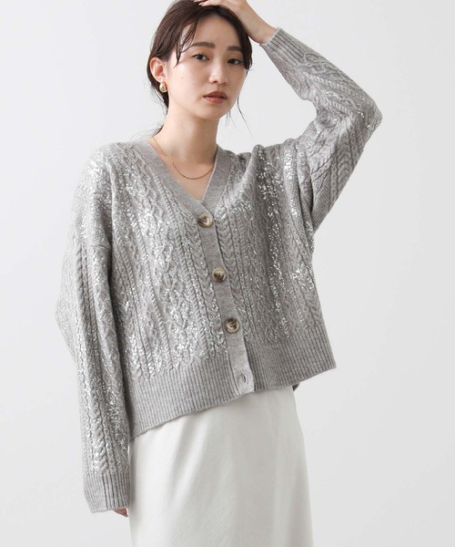 Gready Brilliant（グレディブリリアン）の「箔プリントケーブルVネックカーディガン（カーディガン/ボレロ・レディース・グレイッシュベージュ/アイボリー・FREE）」の11枚目の写真