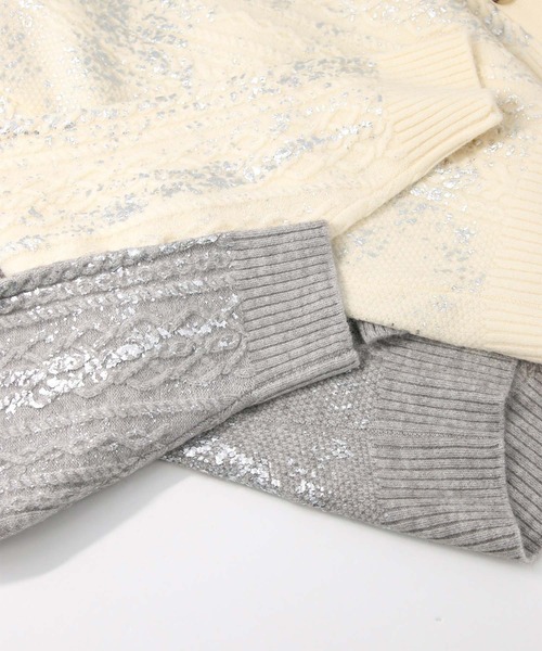 Gready Brilliant（グレディブリリアン）の「箔プリントケーブルVネックカーディガン（カーディガン/ボレロ・レディース・グレイッシュベージュ/アイボリー・FREE）」の7枚目の写真