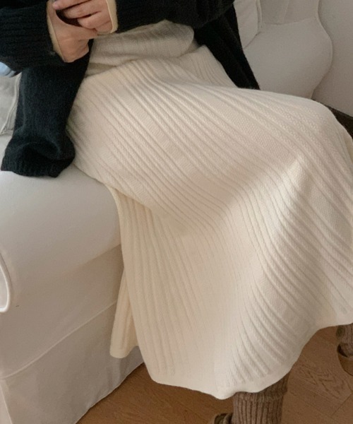 ソフトプリーツAラインニットスカート（スカート）｜Diosfront（ディオスフロント）