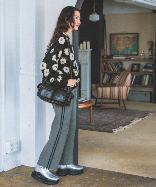 niko and...（ニコアンド）の「オリジナルマルチ4ポケットショルダーバッグ（ショルダーバッグ・レディース・ブラック/ブラウン・0）」の5枚目の写真