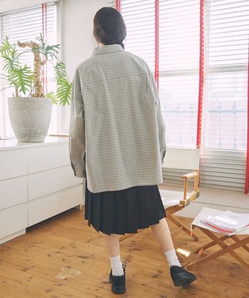 Unblend(アンブレンド)の「【Unblend】アソート レギュラーカラー オーバーサイズシャツ(シャツ/ブラウス・レディース・ブラック/イエロー/ネイビー/グレー・FREE)」の22枚目の写真