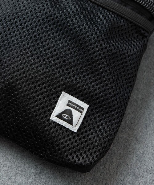FREAK'S STORE(フリークスストア)の「POLeR × FREAK'S STORE/ポーラー × フリークスストア 別注 STUFFABLE POUCH スタッファブルポーチ サコッシュ(ショルダーバッグ・メンズ・グレー/ブラック・ONE SIZE)」の12枚目の写真