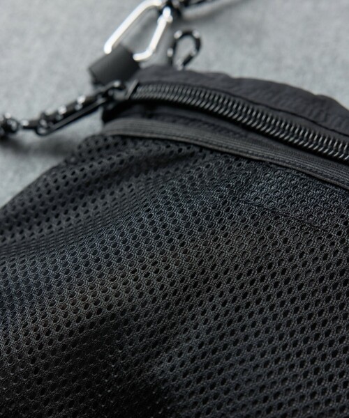 FREAK'S STORE(フリークスストア)の「POLeR × FREAK'S STORE/ポーラー × フリークスストア 別注 STUFFABLE POUCH スタッファブルポーチ サコッシュ(ショルダーバッグ・メンズ・グレー/ブラック・ONE SIZE)」の13枚目の写真