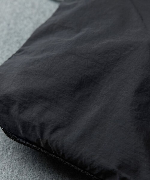 FREAK'S STORE(フリークスストア)の「POLeR × FREAK'S STORE/ポーラー × フリークスストア 別注 STUFFABLE POUCH スタッファブルポーチ サコッシュ(ショルダーバッグ・メンズ・グレー/ブラック・ONE SIZE)」の17枚目の写真