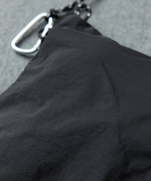 FREAK'S STORE(フリークスストア)の「POLeR × FREAK'S STORE/ポーラー × フリークスストア 別注 STUFFABLE POUCH スタッファブルポーチ サコッシュ(ショルダーバッグ・メンズ・グレー/ブラック・ONE SIZE)」の18枚目の写真