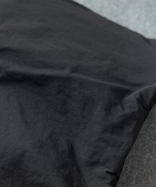 FREAK'S STORE(フリークスストア)の「POLeR × FREAK'S STORE/ポーラー × フリークスストア 別注 STUFFABLE POUCH スタッファブルポーチ サコッシュ(ショルダーバッグ・メンズ・グレー/ブラック・ONE SIZE)」の19枚目の写真