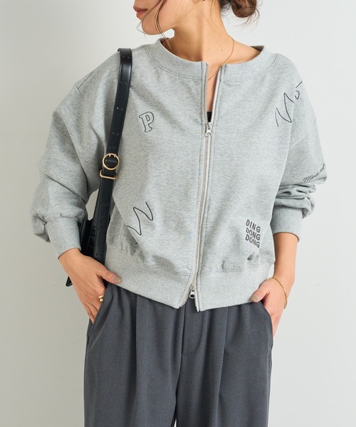 un dix cors(アンディコール)の「ロゴ刺繍2WAYトップス(スウェット・レディース・グレー/チャコールグレー・FREE)」の2枚目の写真