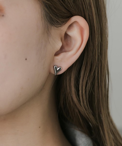 SMELLY(スメリー)の「ステンレスミニハートピアス(ピアス(両耳用)・レディース・シルバー・-)」の3枚目の写真