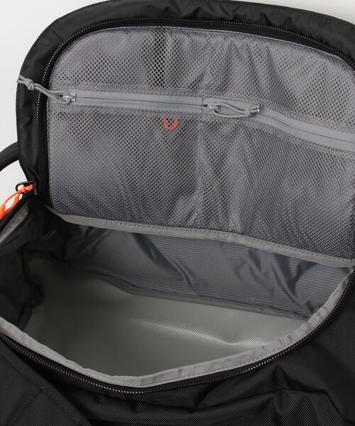 Mammut(マムート)の「【背負えるダッフルバッグ】カーゴン Cargon 40L / ボストンバッグ(ショルダーバッグ・メンズ・ブラック・40L)」の5枚目の写真