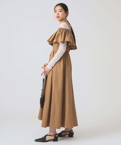 Ray BEAMS(レイビームス)の「フリル オフショルダー ワンピース(ワンピース・レディース・モカ/ブラック・0/1)」の15枚目の写真