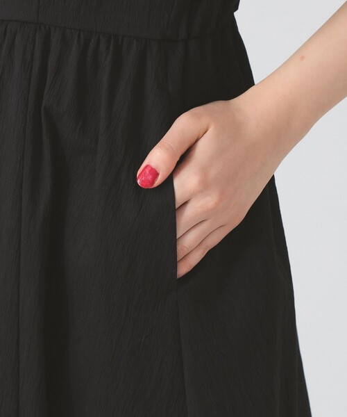 Ray BEAMS(レイビームス)の「フリル オフショルダー ワンピース(ワンピース・レディース・モカ/ブラック・0/1)」の21枚目の写真