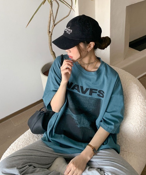 SallyLunn(サリーラン)の「【コーデの主役に】フォトプリントロゴT(Tシャツ/カットソー・レディース・ダークグリーン/ホワイト/ダークブラウン・LARGE/MEDIUM)」の5枚目の写真