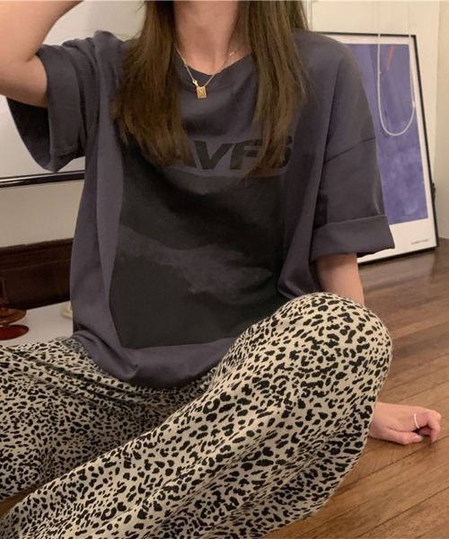 SallyLunn(サリーラン)の「【コーデの主役に】フォトプリントロゴT(Tシャツ/カットソー・レディース・ダークグリーン/ホワイト/ダークブラウン・LARGE/MEDIUM)」の7枚目の写真