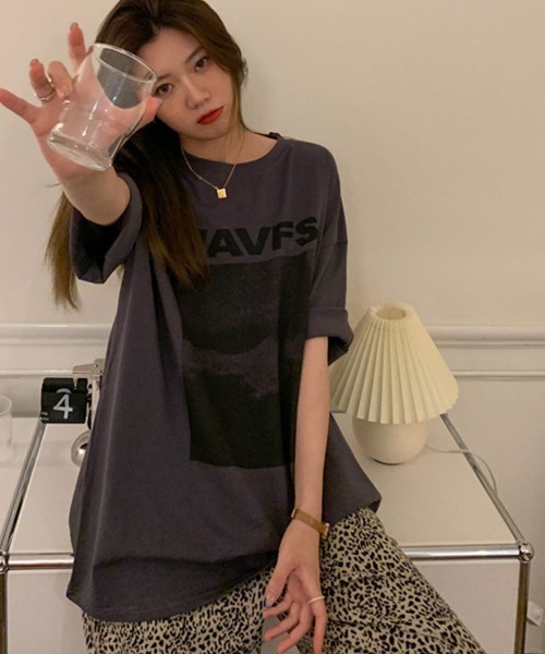 SallyLunn(サリーラン)の「【コーデの主役に】フォトプリントロゴT(Tシャツ/カットソー・レディース・ダークグリーン/ホワイト/ダークブラウン・LARGE/MEDIUM)」の8枚目の写真