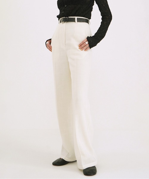 CLANE(クラネ)の「CENTER CLEASE STRAIGHT PANTS(その他パンツ・レディース・ベージュ/アイボリー/ネイビー・2/1/0)」の3枚目の写真