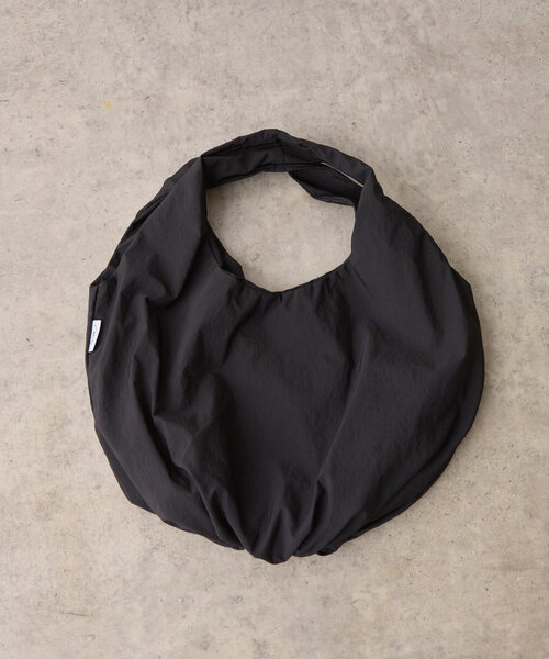 Actually（アクチュアリー）の「ナイロンギャザーマルシェバッグ（トートバッグ・レディース・アイボリー/ブラック/グリーン・0）」の2枚目の写真