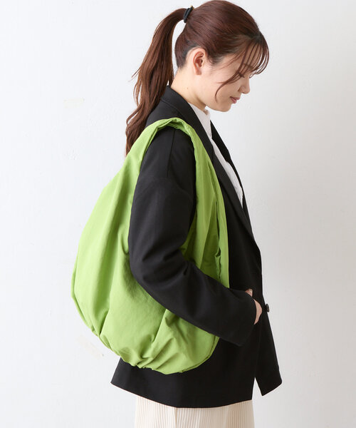 Actually（アクチュアリー）の「ナイロンギャザーマルシェバッグ（トートバッグ・レディース・アイボリー/ブラック/グリーン・0）」の18枚目の写真