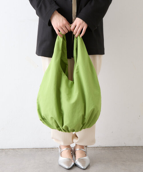 Actually（アクチュアリー）の「ナイロンギャザーマルシェバッグ（トートバッグ・レディース・アイボリー/ブラック/グリーン・0）」の16枚目の写真