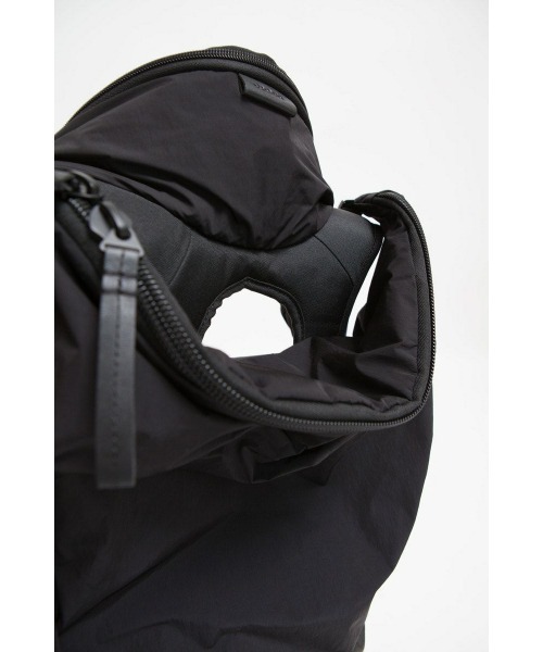 Cote&Ciel（コートエシエル）の「cote&ciel / TIMSAH Memory Tech Black バックパック / CC-28673（バックパック/リュック・メンズ・ブラック・FREE）」の4枚目の写真