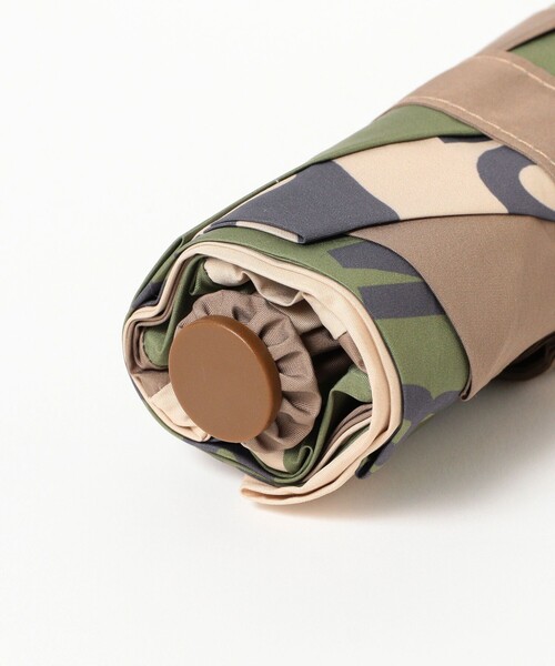 BEAMS BOY(ビームスボーイ)の「晴雨兼用 プリント 折り畳み傘(折りたたみ傘・レディース・オリーブ/オレンジ・ONE SIZE)」の10枚目の写真