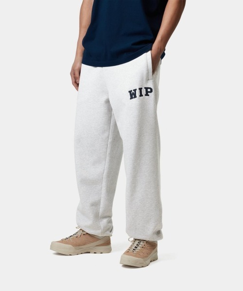 Carhartt WIP（カーハートダブリューアイピー）の「Carhartt WIP WIP SWEAT PANT（カーハート ワークインプログレス WIP スウェットパンツ）（スウェットパンツ・メンズ・ホワイト系/ブルー系・SMALL/MEDIUM/LARGE/X-LARGE）」の6枚目の写真
