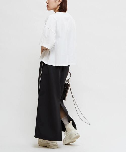 CONVERSE TOKYO(コンバーストウキョウ)の「LOGO EMBROIDERY OVERSIZED TEE(Tシャツ/カットソー・レディース・ピンク/ホワイト/ブラック・FREE)」の4枚目の写真