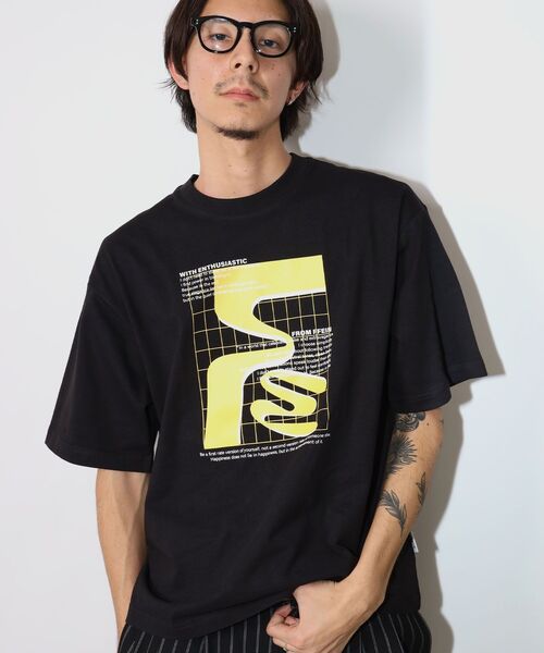 FFEIN（フェイン）の「【FFEIN（フェイン）】アートデザインショート丈Tシャツ / Tシャツ 短丈 クルーネック 半袖（Tシャツ/カットソー・メンズ・ブラック/ホワイト/アッシュグレー/レッド・SMALL/MEDIUM/LARGE）」の3枚目の写真