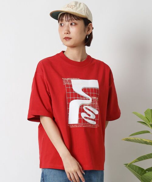 FFEIN(フェイン)の「【FFEIN(フェイン)】アートデザインショート丈Tシャツ / Tシャツ 短丈 クルーネック 半袖(Tシャツ/カットソー・メンズ・ブラック/ホワイト/アッシュグレー/レッド/モカ/ライトブルー・SMALL/MEDIUM/LARGE)」の8枚目の写真