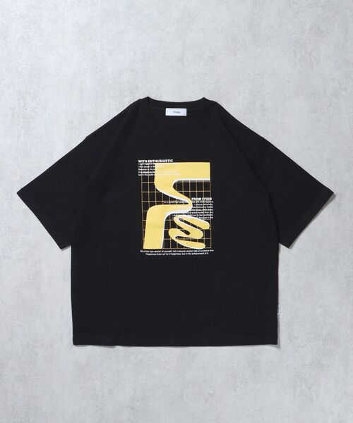 FFEIN(フェイン)の「【FFEIN(フェイン)】アートデザインショート丈Tシャツ / Tシャツ 短丈 クルーネック 半袖(Tシャツ/カットソー・メンズ・ブラック/ホワイト/アッシュグレー/レッド/モカ/ライトブルー・SMALL/MEDIUM/LARGE)」の9枚目の写真