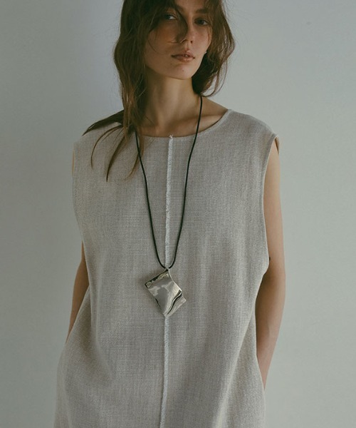 ETRE TOKYO（エトレトウキョウ）の「ディストーションレザーコードネックレス（ネックレス・レディース・シルバー/ゴールド・FREE）」の4枚目の写真