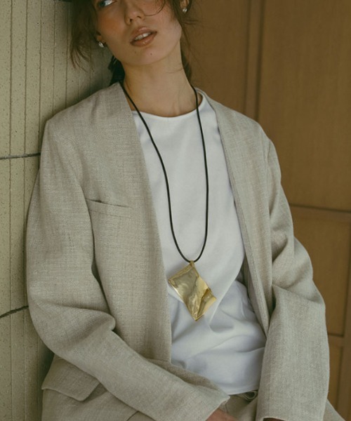 ETRE TOKYO（エトレトウキョウ）の「ディストーションレザーコードネックレス（ネックレス・レディース・シルバー/ゴールド・FREE）」の3枚目の写真