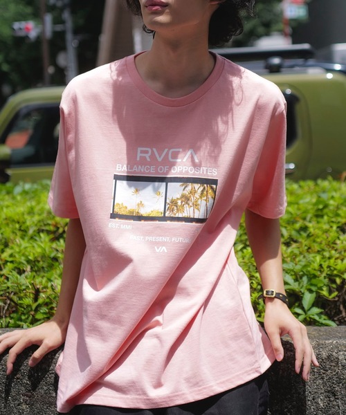 RVCA(ルーカ)の「RVCA メンズ CONACT SS Tシャツ 【2025年夏モデル】/ルーカフロントプリント半袖Tシャツ(Tシャツ/カットソー・メンズ・ブラック/ピンク系その他/ホワイト・SMALL/LARGE/X-LARGE/MEDIUM)」の3枚目の写真