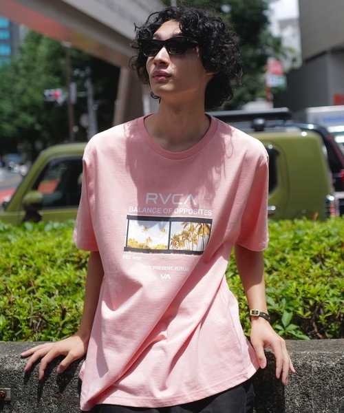 RVCA(ルーカ)の「RVCA メンズ CONACT SS Tシャツ 【2025年夏モデル】/ルーカフロントプリント半袖Tシャツ(Tシャツ/カットソー・メンズ・ブラック/ピンク系その他/ホワイト・SMALL/LARGE/X-LARGE/MEDIUM)」の16枚目の写真