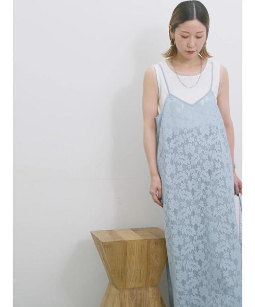 Samansa Mos2 blue(サマンサモスモスブルー)の「メッシュレースキャミワンピース(ワンピース・レディース・オフホワイト/ブラック/サックスブルー・F)」の3枚目の写真