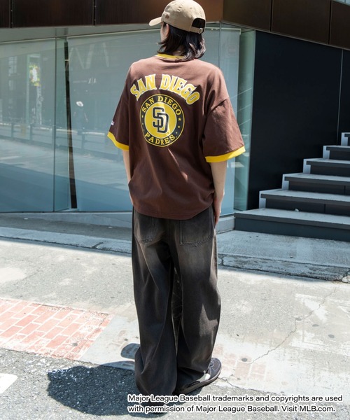 MLB（メジャーリーグベースボール）の「∴WEGO/MLB別注リンガーグラフィックT（Tシャツ/カットソー・メンズ・ブラウン/アッシュグレー/ブラック・MEDIUM/LARGE）」の13枚目の写真