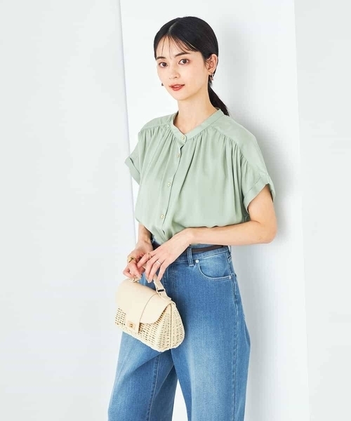 a.v.v（アーヴェヴェ）の「【接触冷感/UVカット/吸水速乾/イージーケア/洗える】サテンギャザーブラウス（シャツ/ブラウス・レディース・チャコールグレー/ミント/ネイビー/アイボリー/ダークインディゴブルー・36/34/38/40/42）」の7枚目の写真