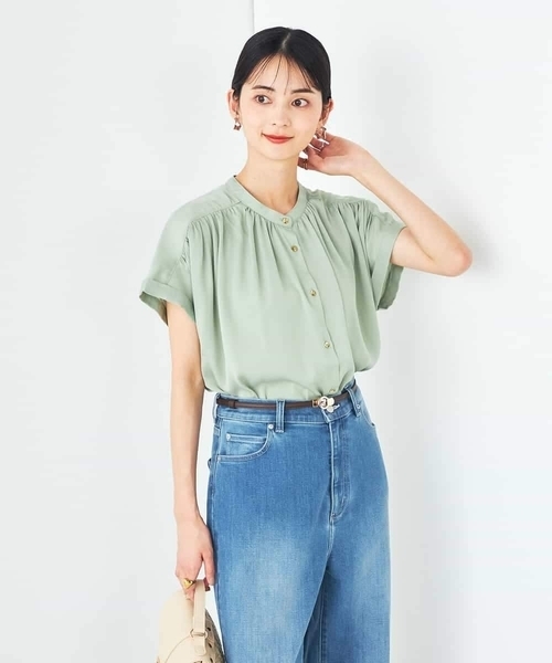 a.v.v（アーヴェヴェ）の「【接触冷感/UVカット/吸水速乾/イージーケア/洗える】サテンギャザーブラウス（シャツ/ブラウス・レディース・チャコールグレー/ミント/ネイビー/アイボリー/ダークインディゴブルー・36/34/38/40/42）」の8枚目の写真